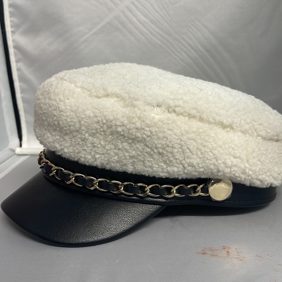 Steve Madden Accessories - BNWT  Women's Steve Madden Ivory/Black Captain style Hat
